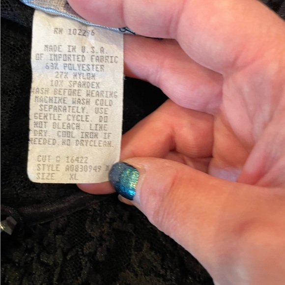 Vintage Black  scalloped lace shrug with single black bead top button size xl - Picture 6 of 6